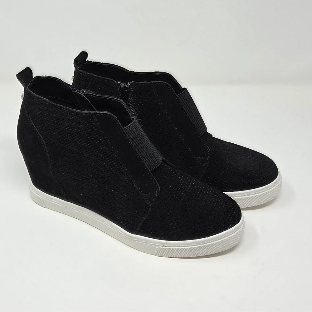 Steve Madden Black Flavy Suede Wedge Zip Sneaker  Size 9